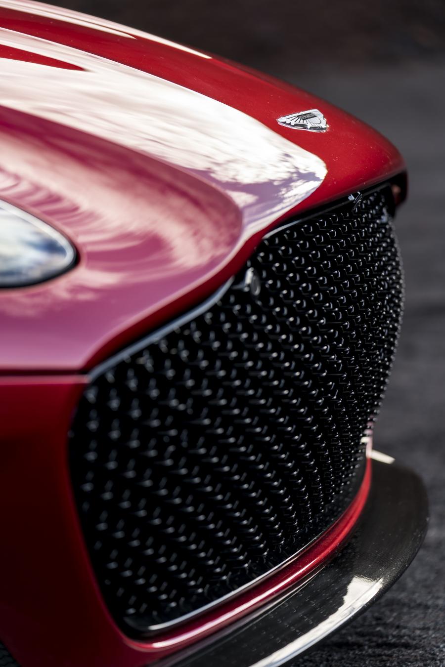 Детали экстерьера Aston Martin DBS Superleggera 2018 года  (WW) (фото 15 из 46)